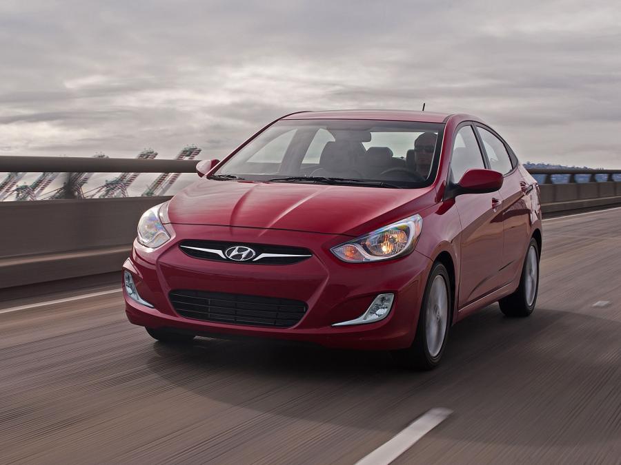  Hyundai Accent Sedan 2011 года  (US) (фото 22 из 23)